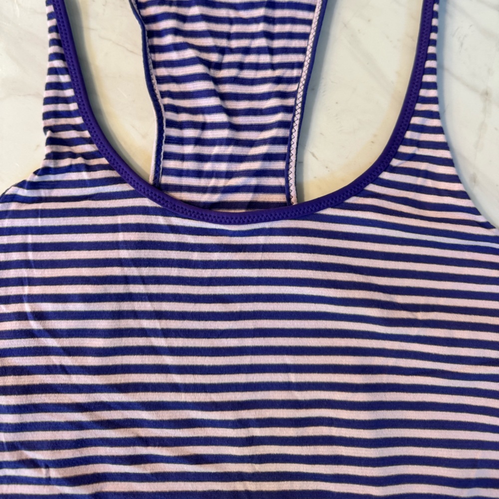 Lululemon size 2